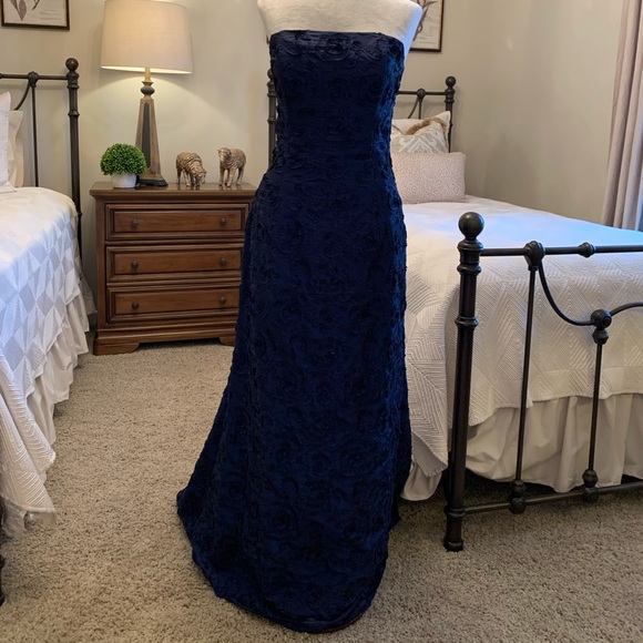 Jessica McClintock Evening Gown - Picture 2 of 8